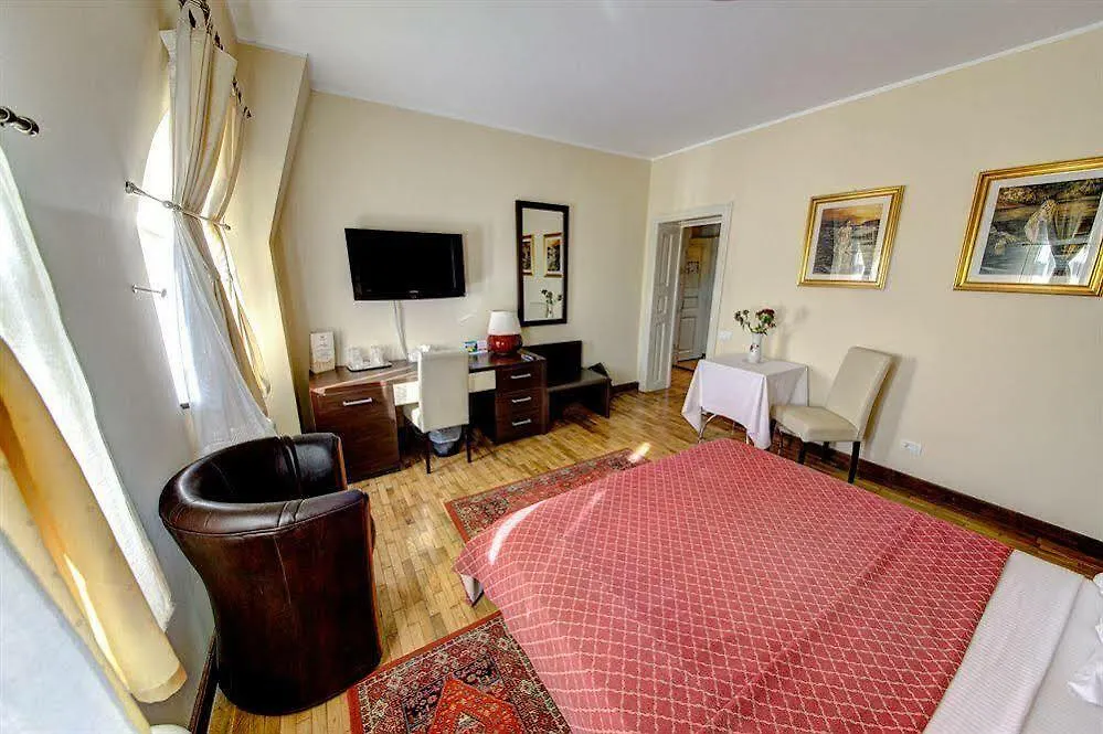 Reginetta Suites Bucharest 3*,